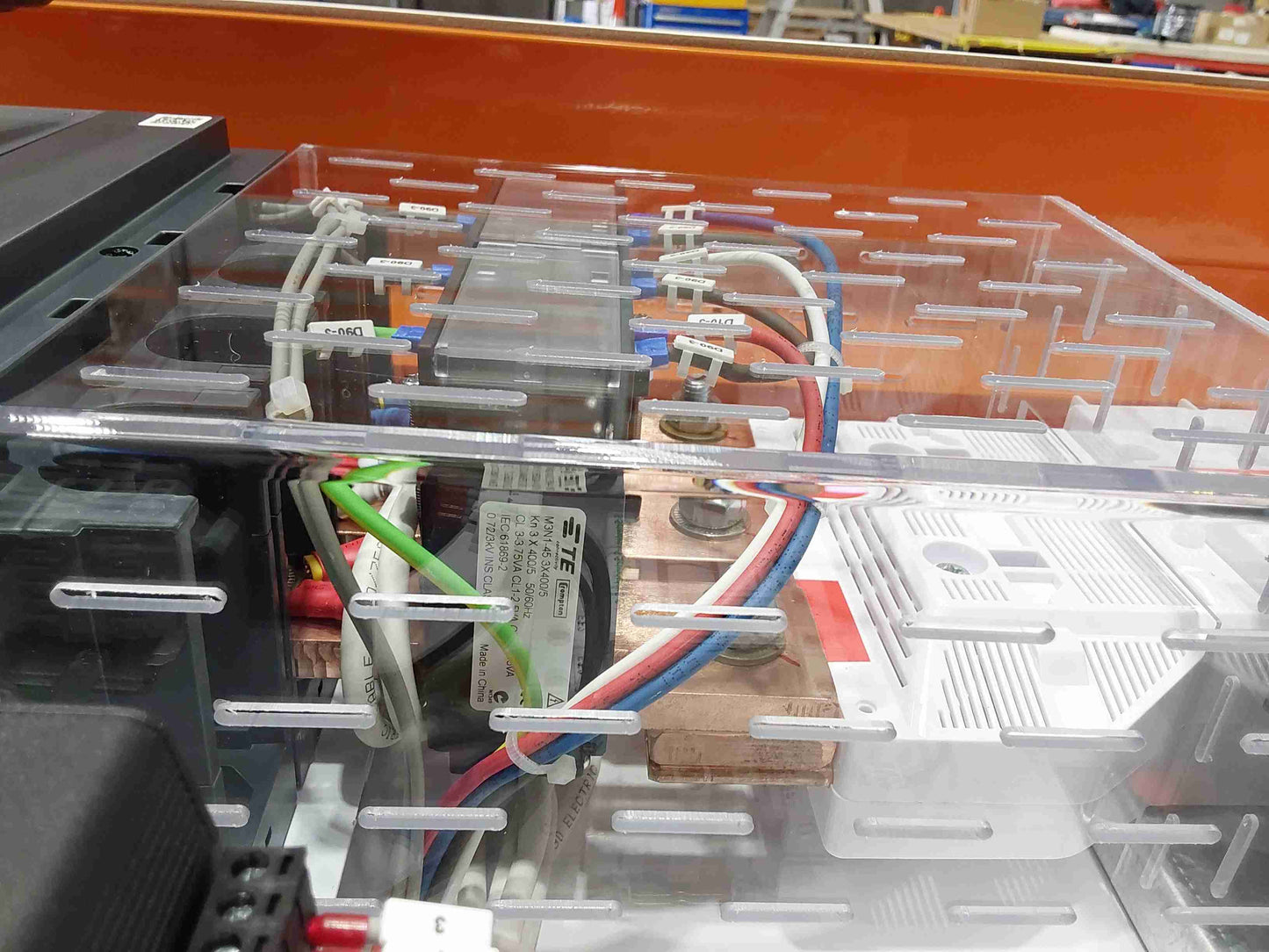 Shroud 320-630INS to CNSX Chassis 200/210 deep enclosure Top Feed